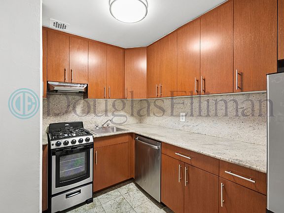4th image of 12 E 22nd St APT 10A