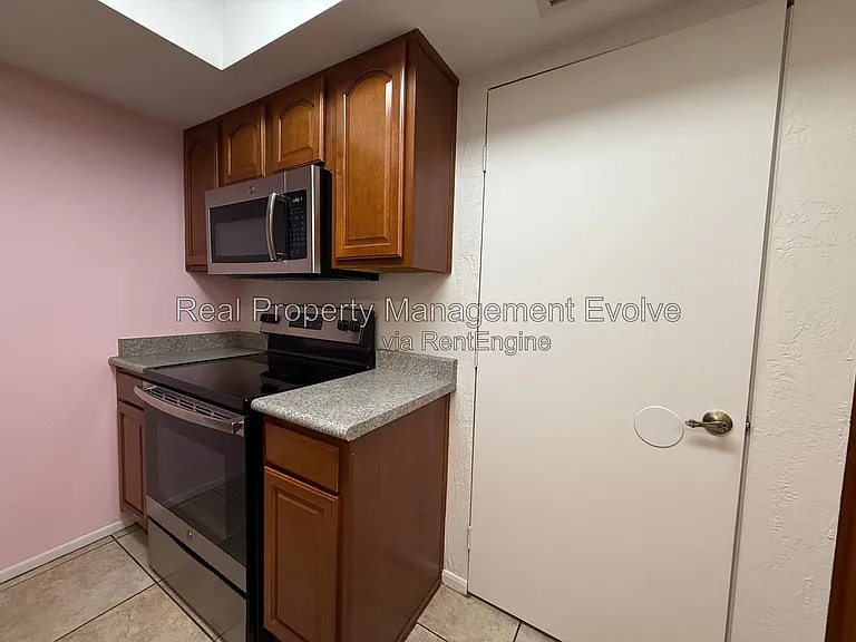 4709 N 26th Ln — Photo 8