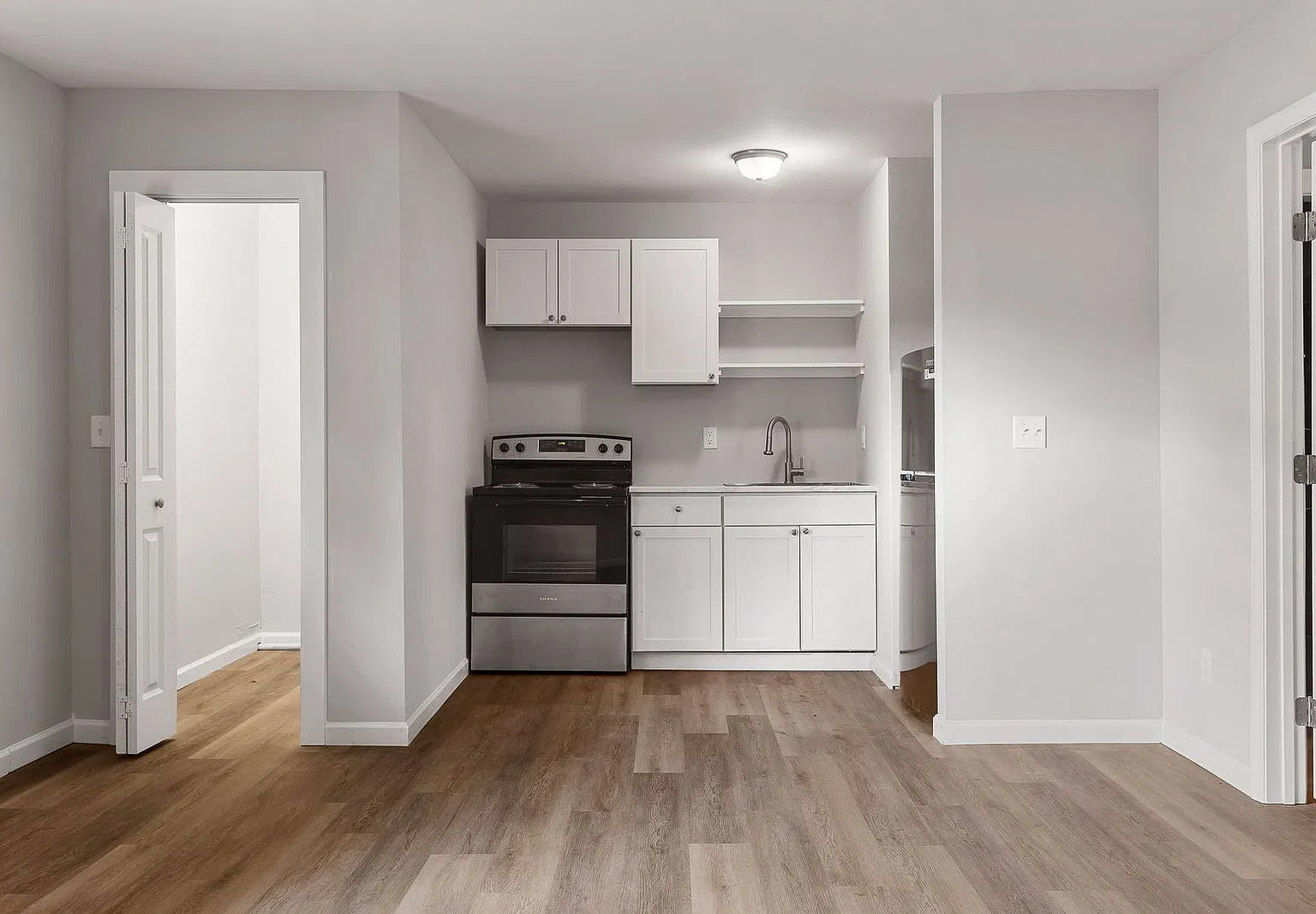 1 bed, 1.0 bath, 694 sqft, $1,095 — Photo 1