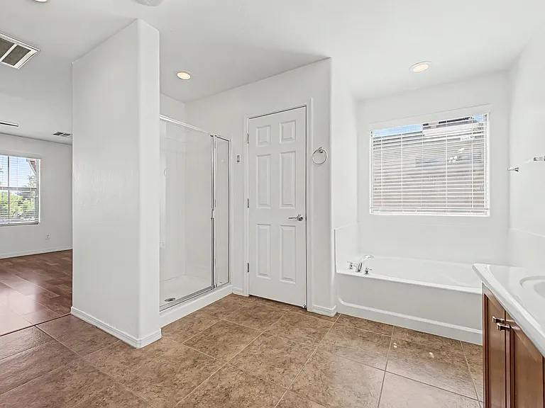 2048 W Monte Cristo Ave — Photo 23