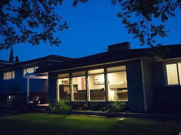 2nd image of 2304 Beachwood Dr
