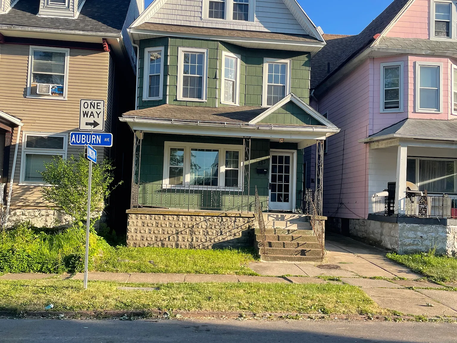 4 bed, 1982 sqft, $2,300 — Photo 1