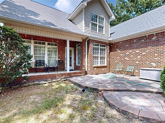 4th image of 4026 Banoak St