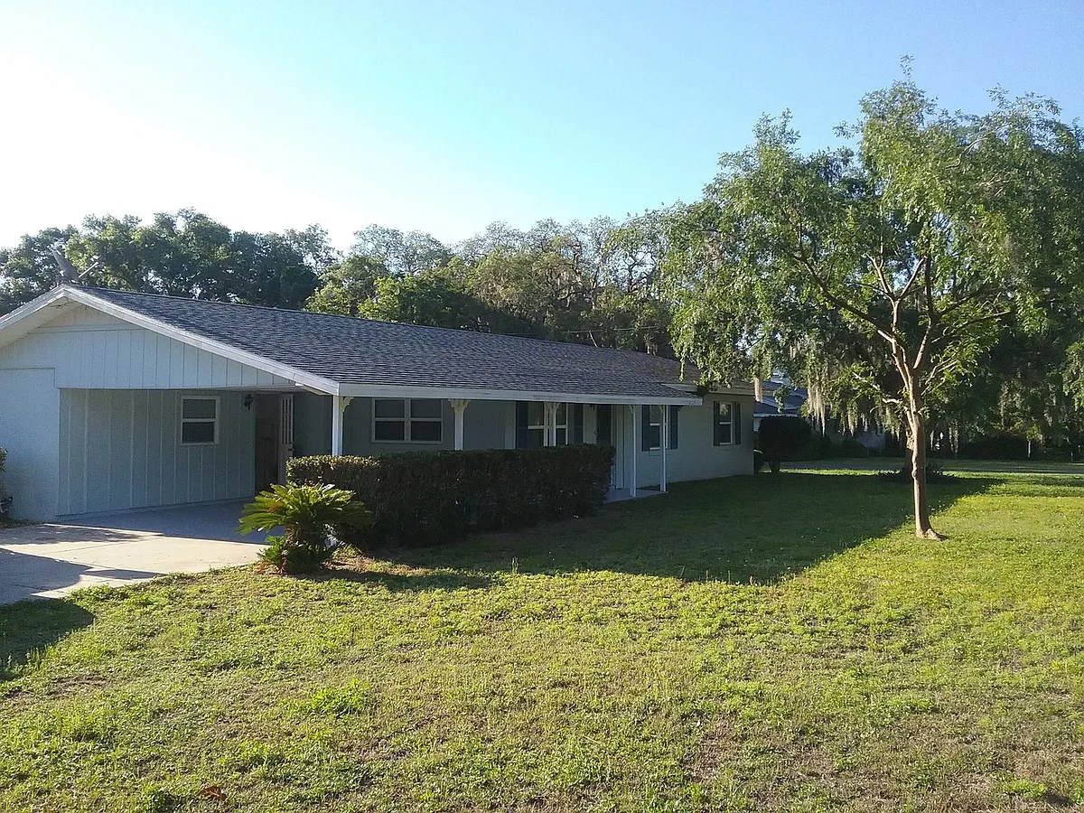 Building Photo - 1401 E Crooked Lake Dr