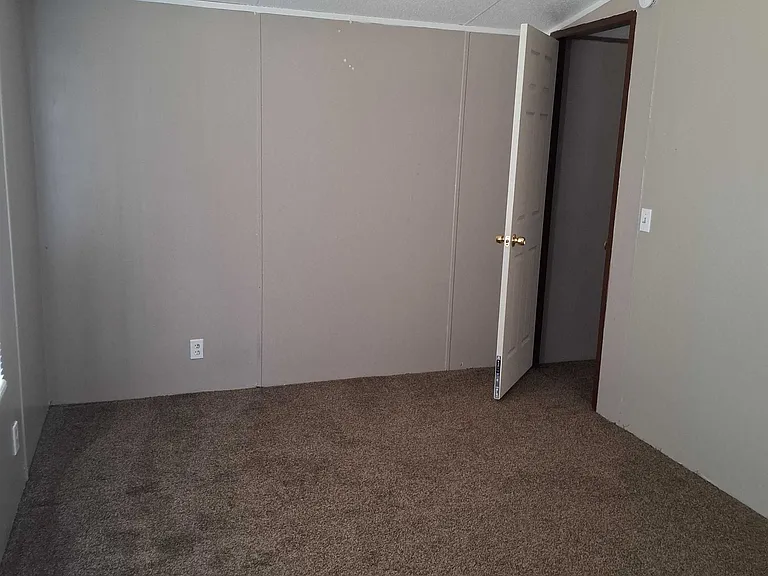 1010 E Crest Dr — Photo 9