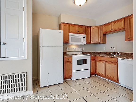 4th image of 303 E Liberaux St