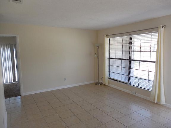 4th image of 6 Mary Esther Dr
