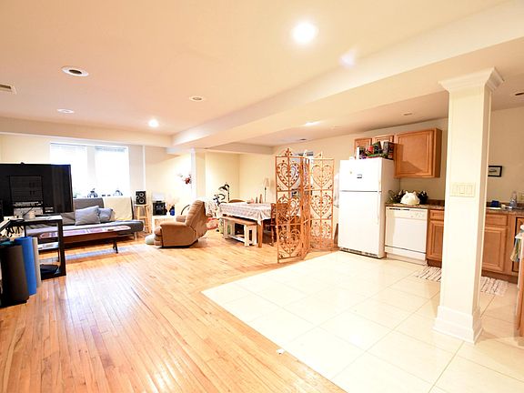 2nd image of 3443 N Western Ave #G