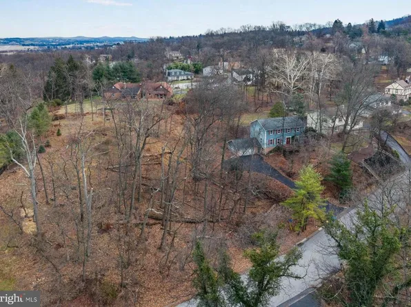 11 Pine Tree Dr, New Cumberland, PA 17070