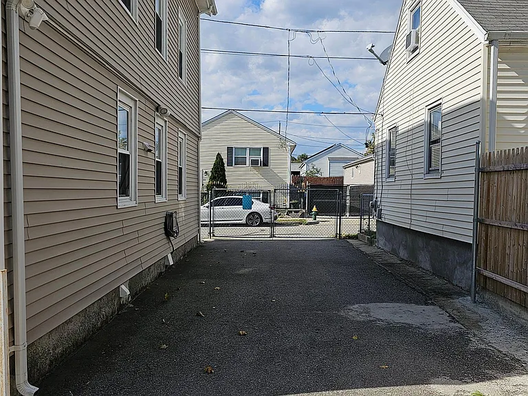12 Halton St #2 — Photo 12