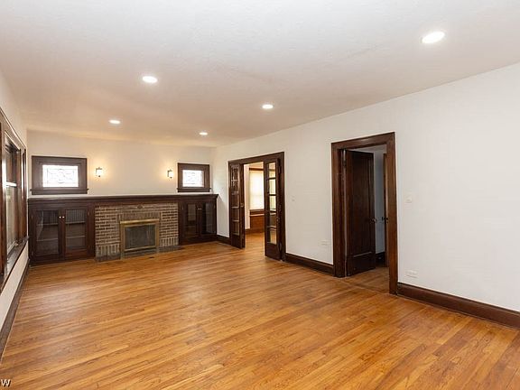 4th image of 3115 Essex Rd