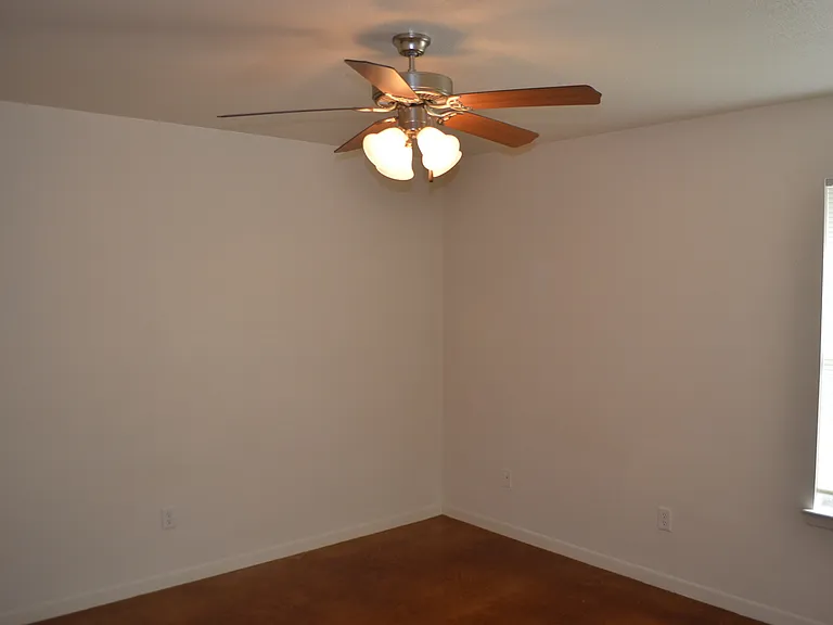 318 Elbert Ln — Photo 14