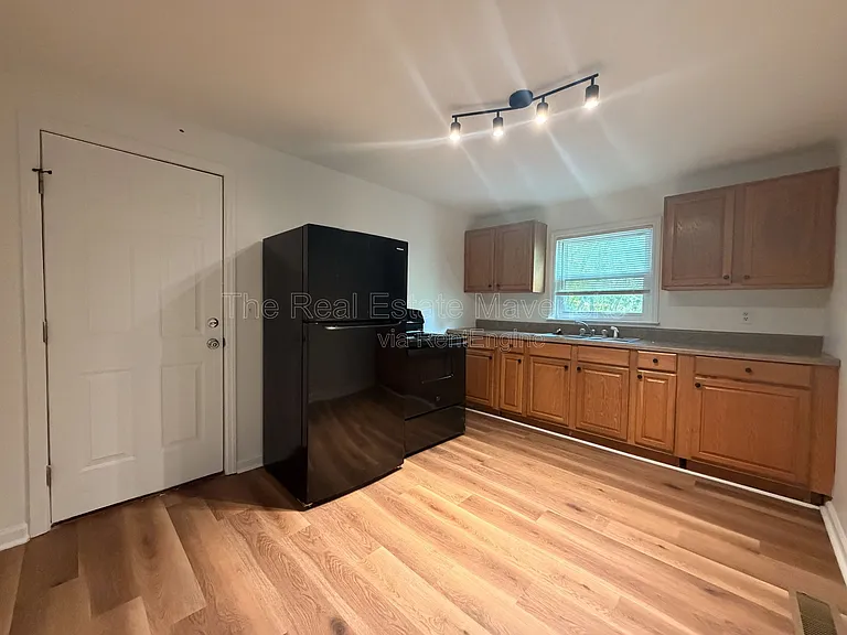 1080 E Elmwood Dr — Photo 5