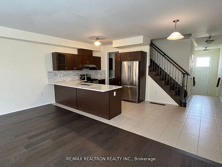 10284 Woodbine Ave — Photo 2