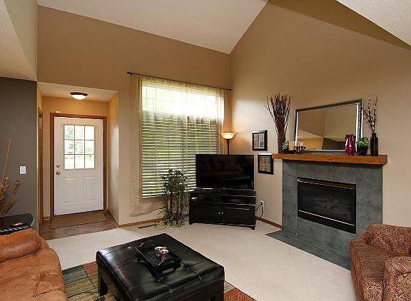 3rd image of 1732 Riverwood Dr