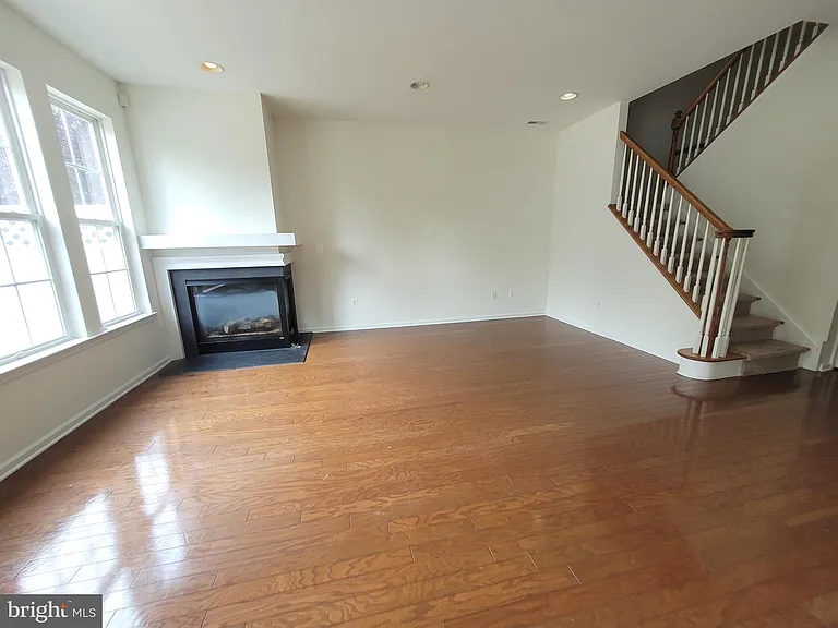 35 Tudor Ct — Photo 13