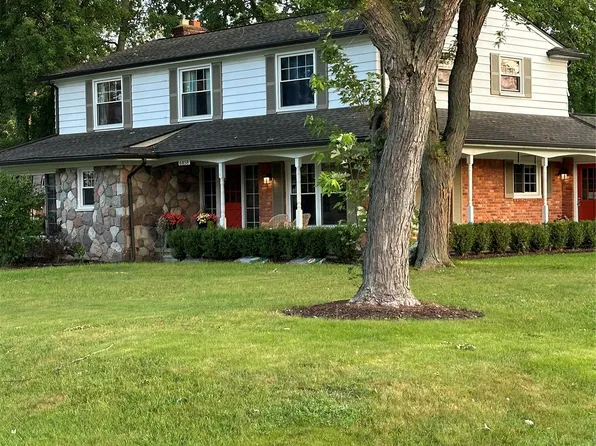 6858 Post Oak Dr, West Bloomfield, MI 48322