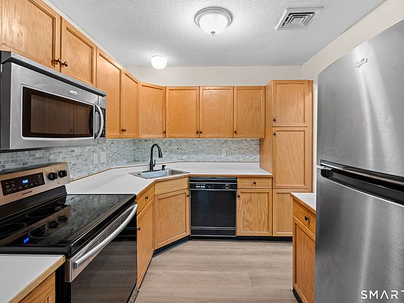 4th image of 378 Meridian St Extension #28