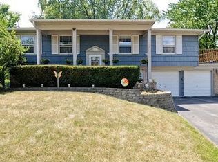 4 Weidner Ct, Buffalo Grove, IL 60089