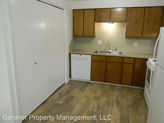 4th image of 1014 Holly St