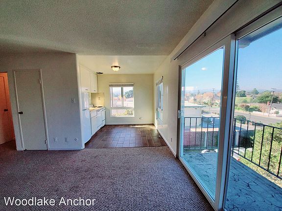 4th image of 902 Peninsula Ave APT 402