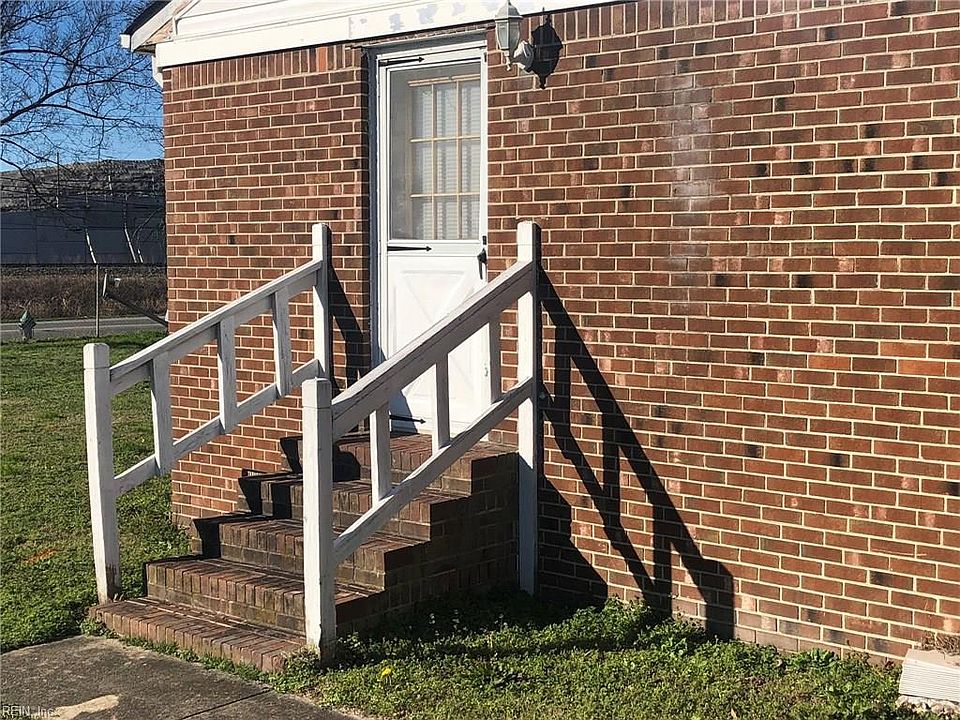 2nd image of 916 Portland St