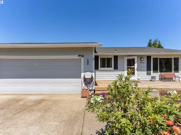 909 Delta Dr NE, Keizer, OR 97303