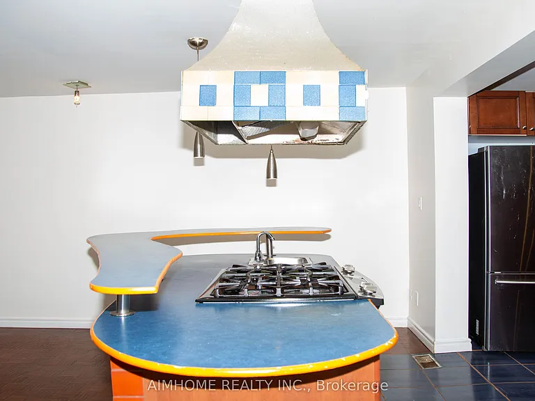 9890 Bayview Ave — Photo 11