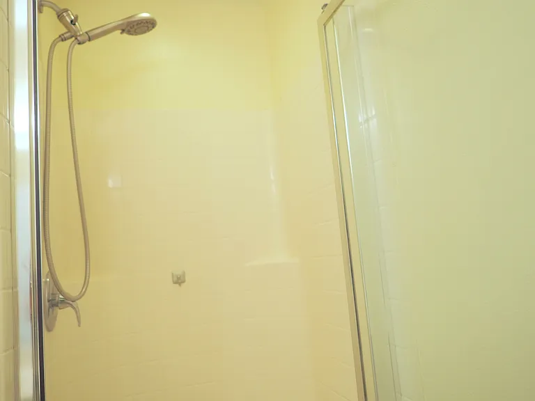 Second bedroom shower