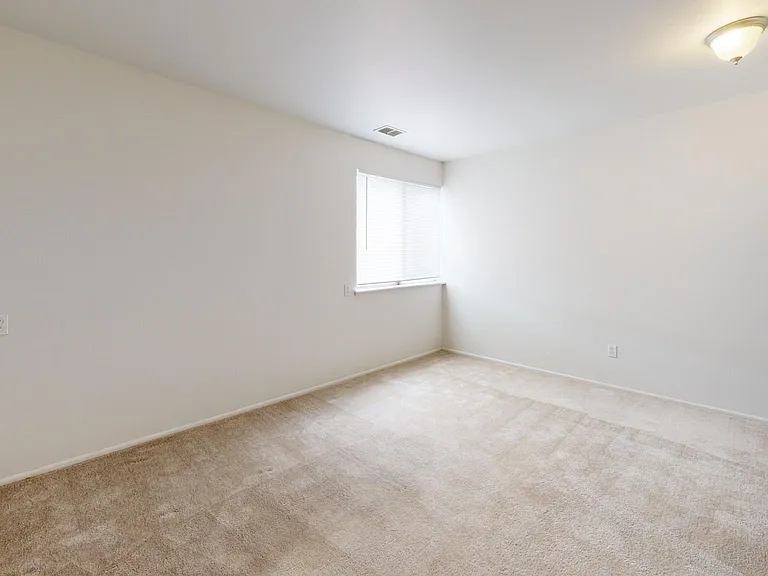 Whitehall Apartments — Photo 28