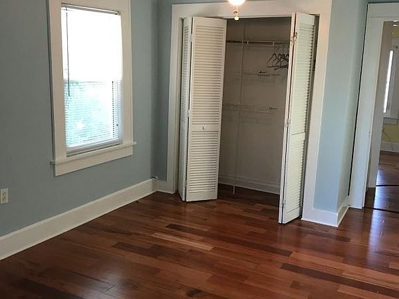 5th image of 216 13th Ave NE