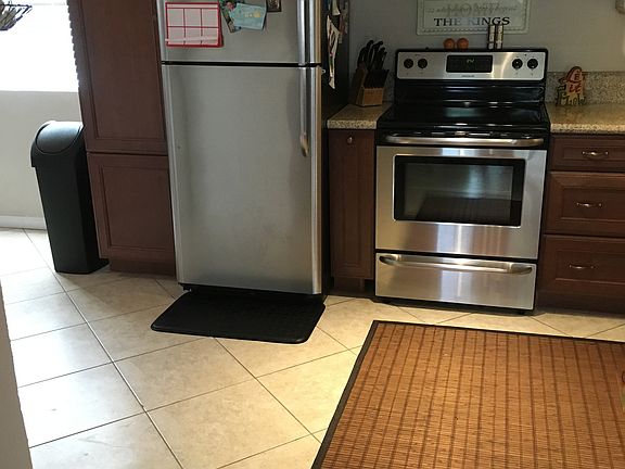 5th image of 3160 NE 11th Ave