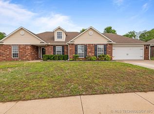 5300 Richmond Dr, Bartlesville, OK 74006