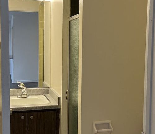 4th image of 2333 N Oakland Ave #303