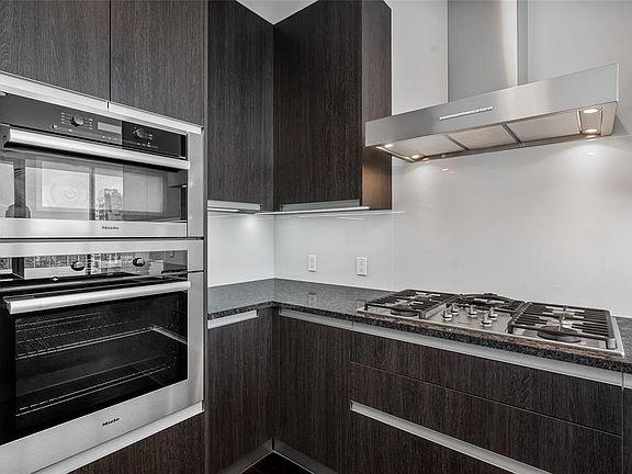 5th image of 3130 N Harwood St APT 2507