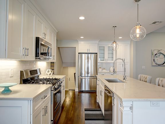 2nd image of 106 S Ashby Ave