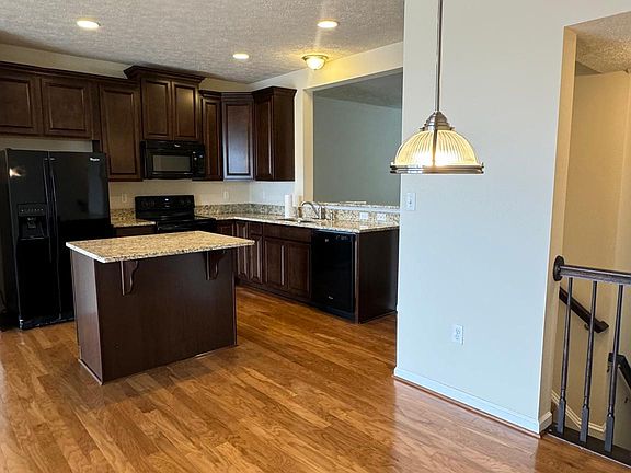 3rd image of 123 Woodside Dr