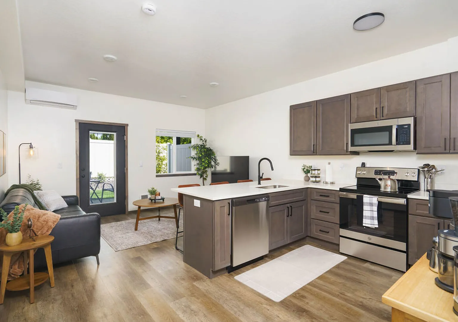 9637 N Buttercup Ln Modern Hayden Townhome — Photo 1