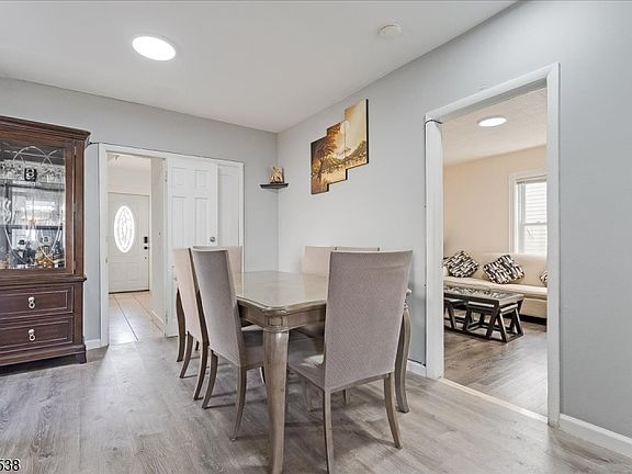 5th image of 102 Watchung Ave