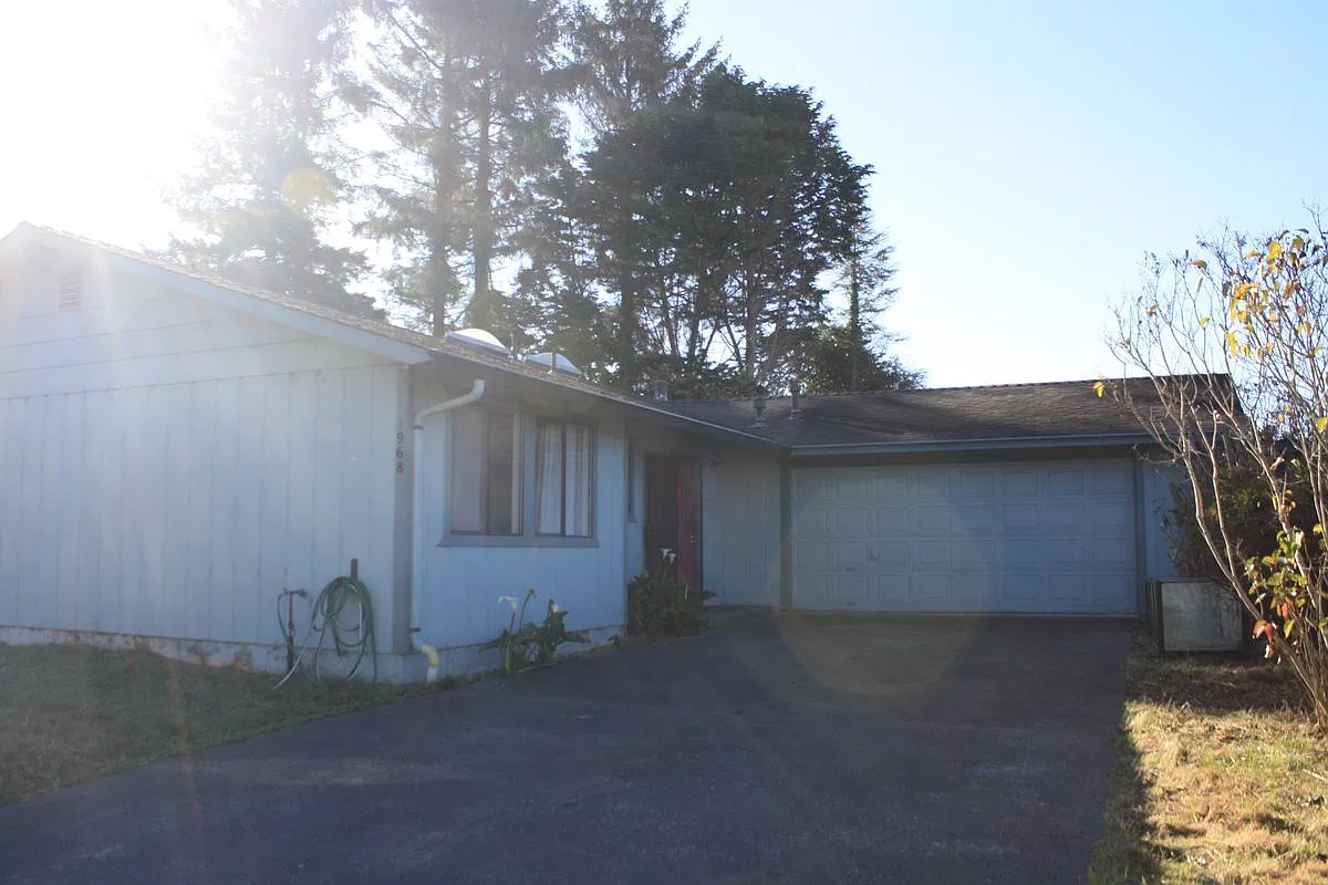 3 bed, 2.0 bath, 1350 sqft, $2,000 — Photo 1