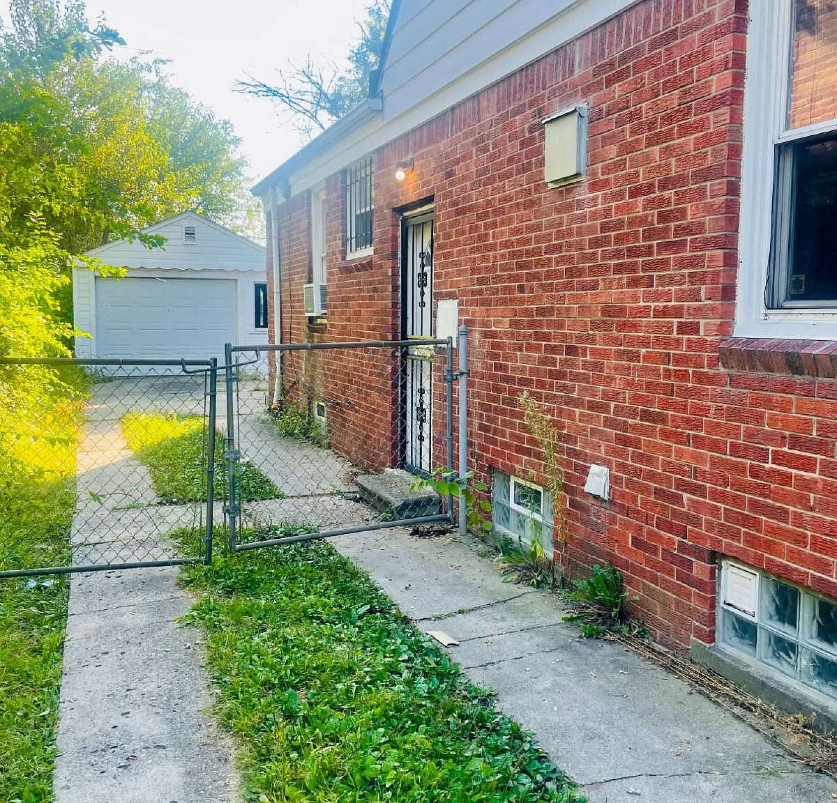 3 bed, 2.0 bath, 850 sqft, $1,250 — Photo 4