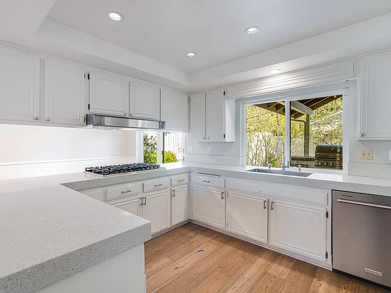 1316 Avenida De Cortez — Photo 19