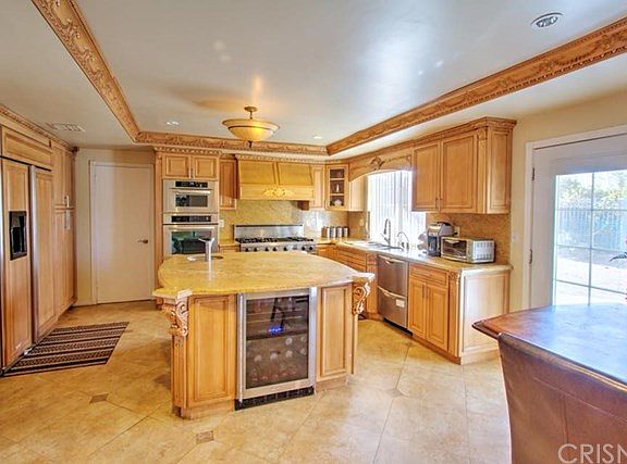 3rd image of 18361 Lake Encino Dr