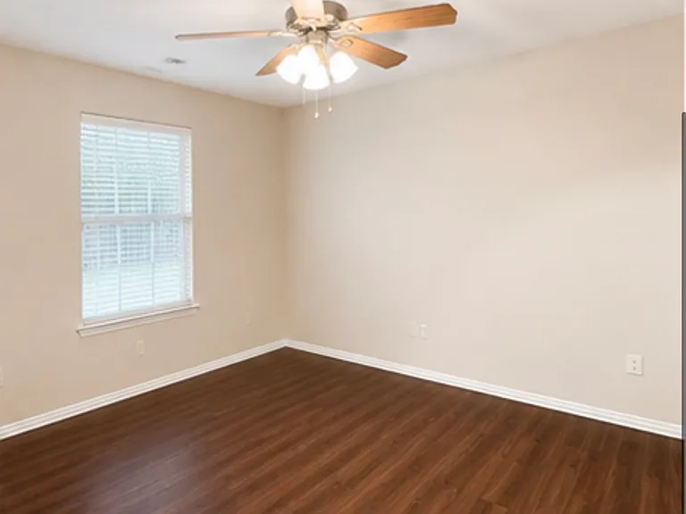 2709 Donna Ct — Photo 9