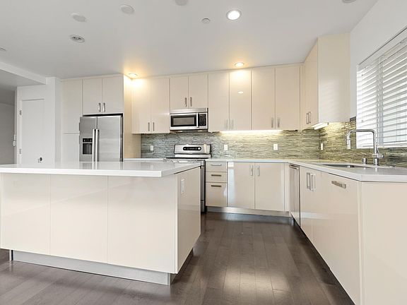 4th image of 1807 S Beverly Glen Blvd #403