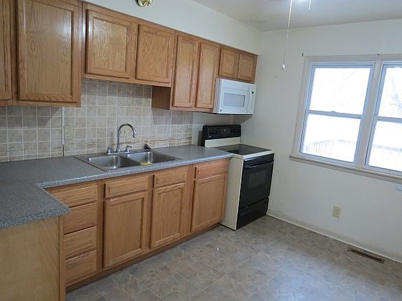 5th image of 1310 Bel Air Dr