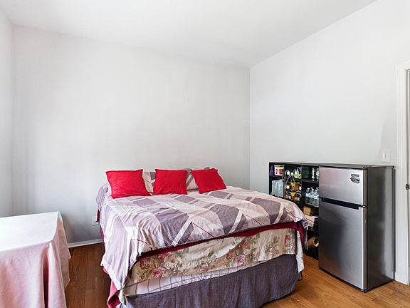 3rd image of 161 Seaview Ave