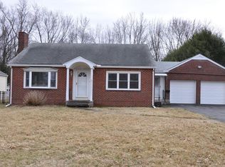 16 Meadow St, Agawam, MA 01001