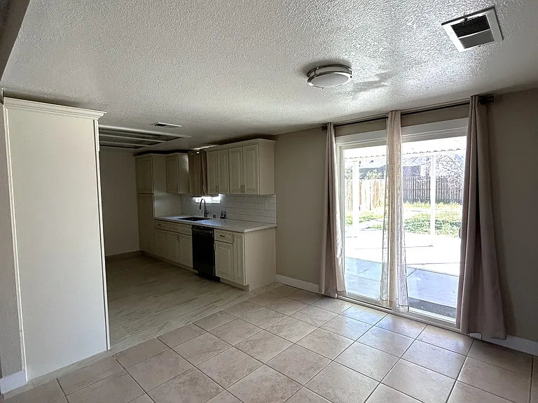 16053 Calandria Way — Photo 4