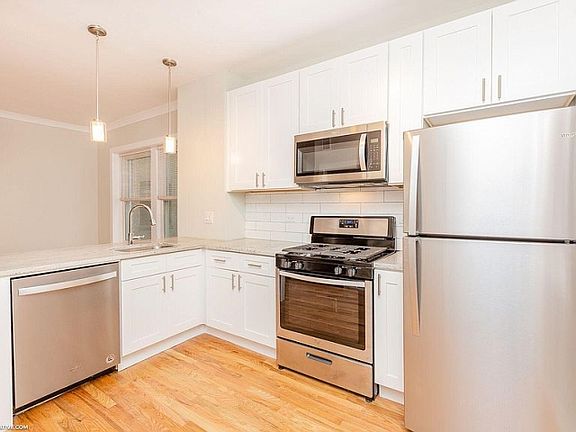 4th image of 1953 W Leland Ave APT 2